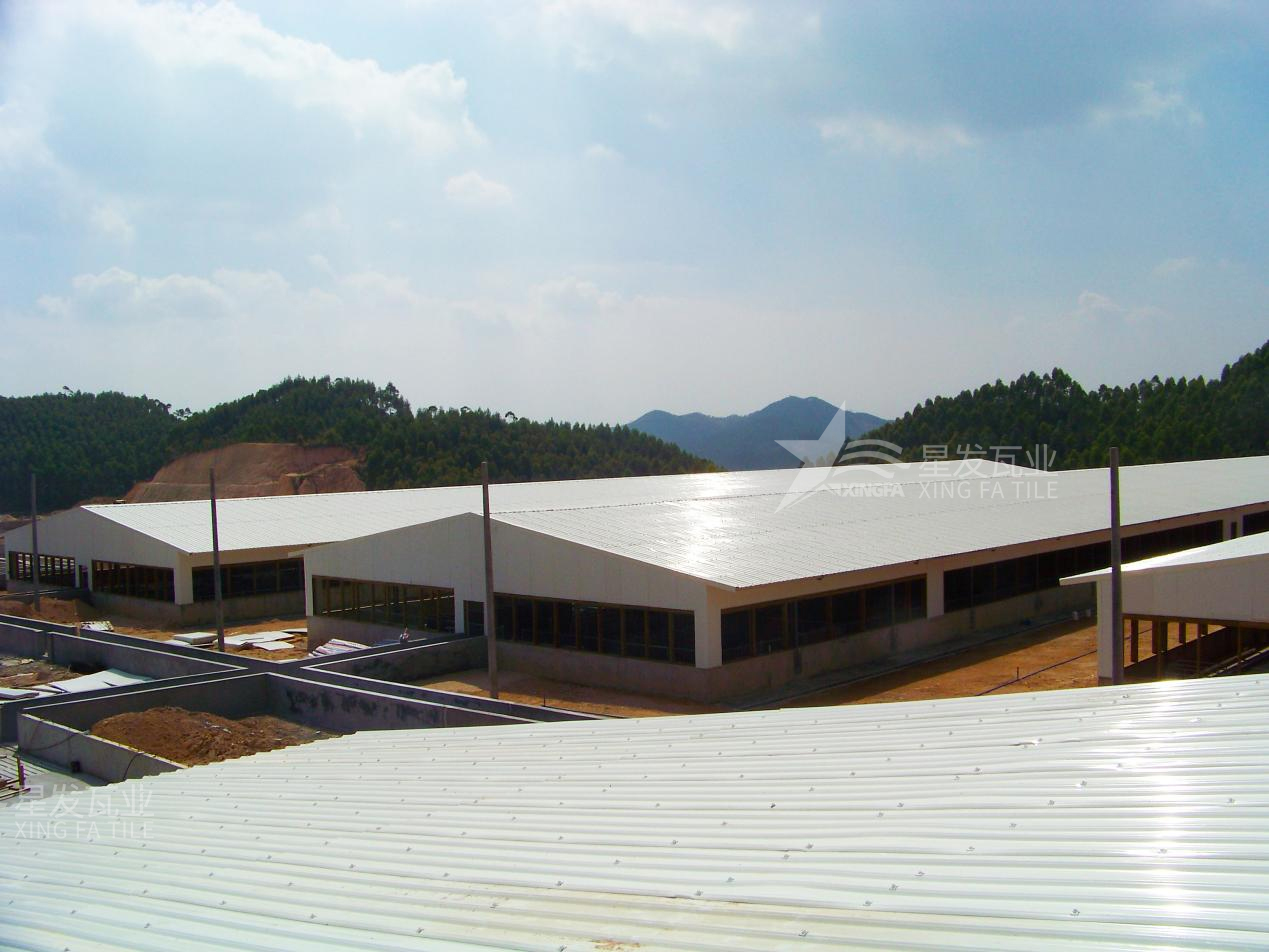 合成樹(shù)脂瓦施工安裝用什么材料搭建架子，鋼結構搭建樹(shù)脂瓦