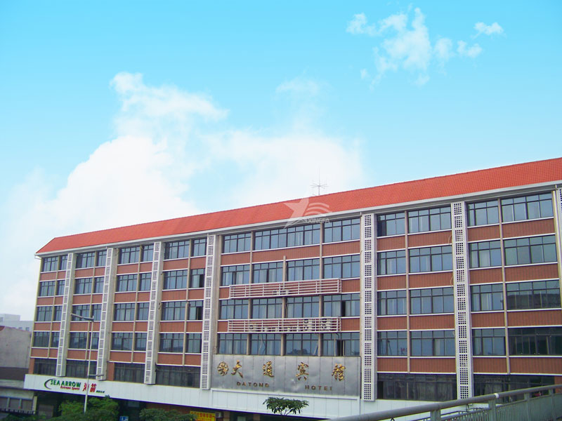 合成樹(shù)脂瓦：輕材質(zhì)高性能，助力屋面建材市場(chǎng)持續發(fā)展